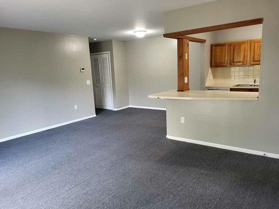 2nd image of 1307 S Main St APT 10