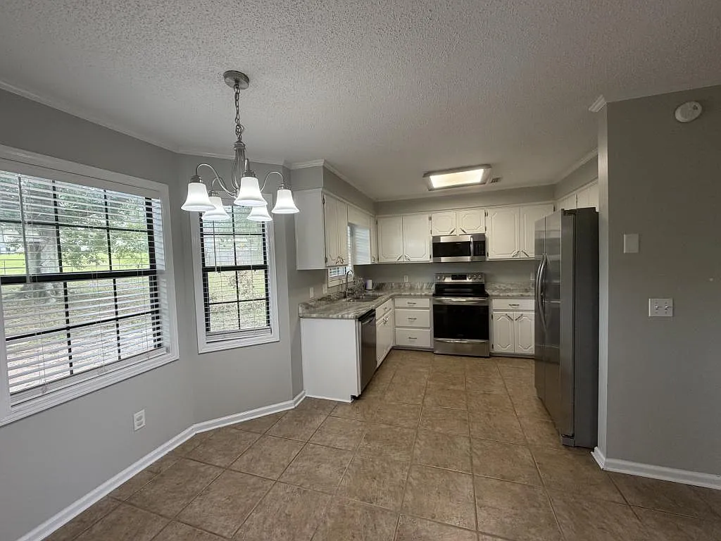 110 Woodley Dr — Photo 4