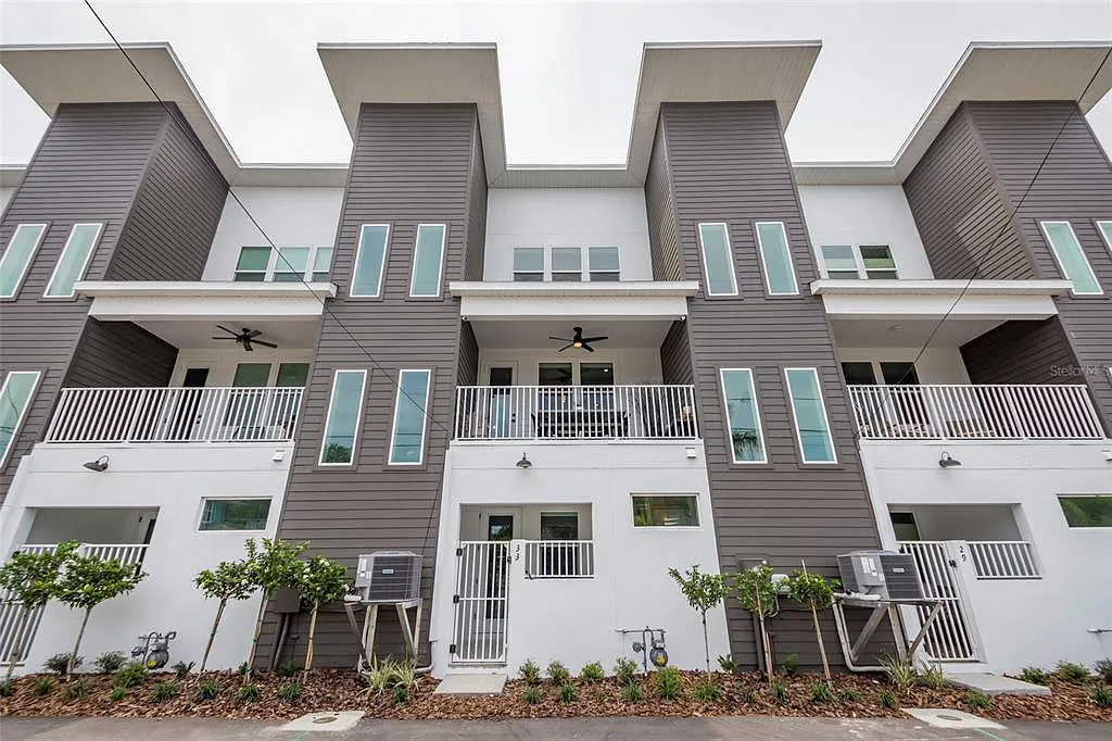 3 bed, 3.5 bath, 1829 sqft, $5,600 — Photo 1