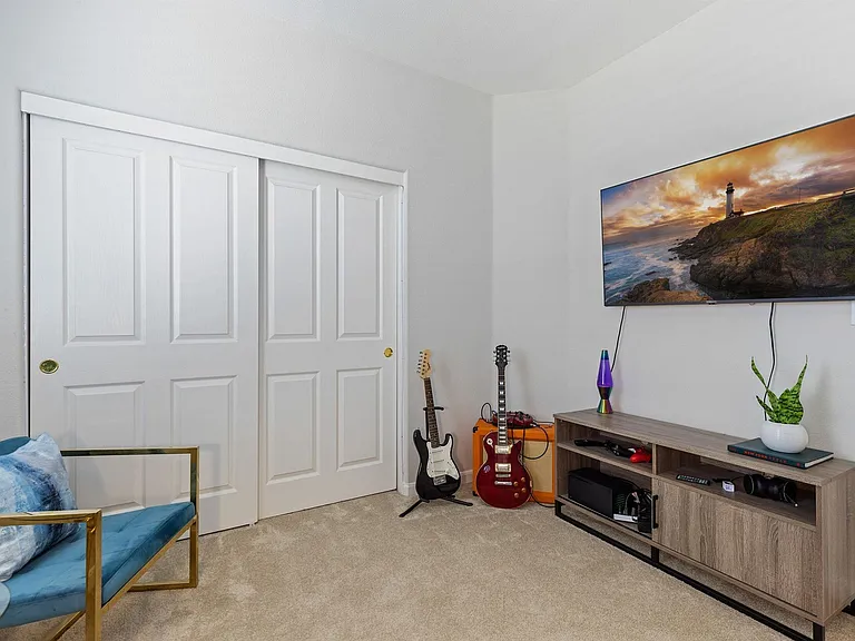 611 Ash Ct — Photo 14