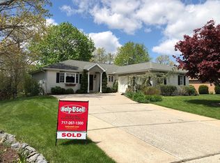 6816 Fairway Dr E, Fayetteville, PA 17222