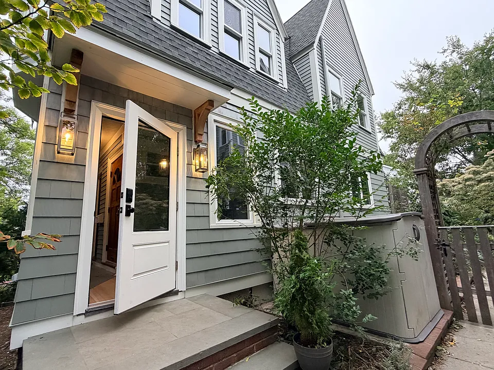 38 Harvard St #2