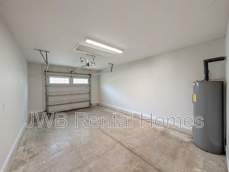 3352 Dillon St — Photo 11