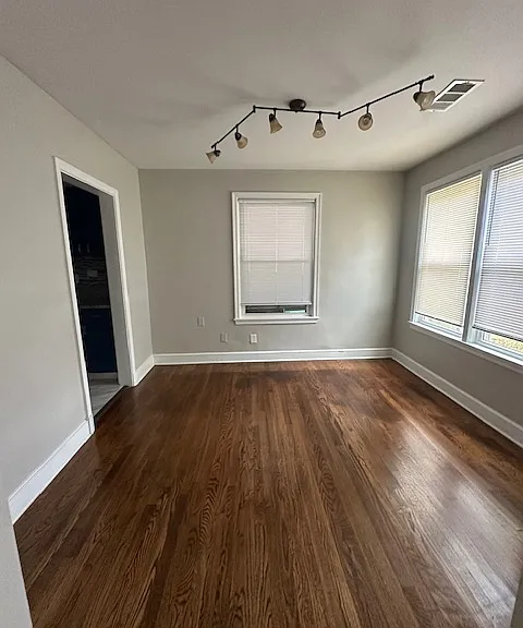 3589 Kenwood Ave — Photo 8