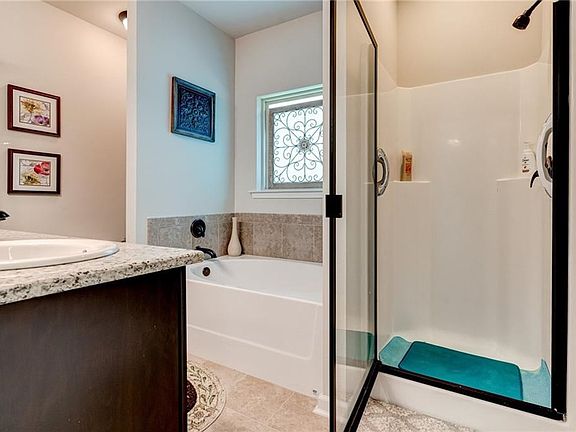 3rd image of 1097 Berkshire Dr