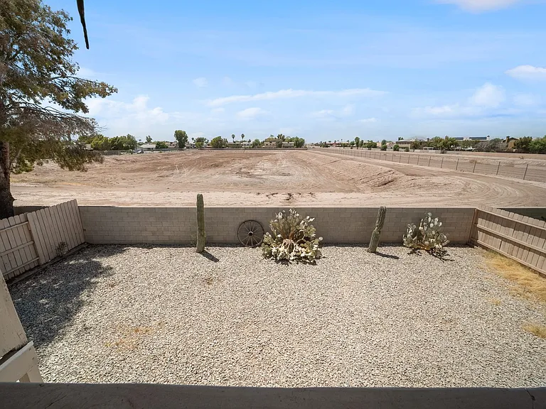 2571 W Orange Ave — Photo 32