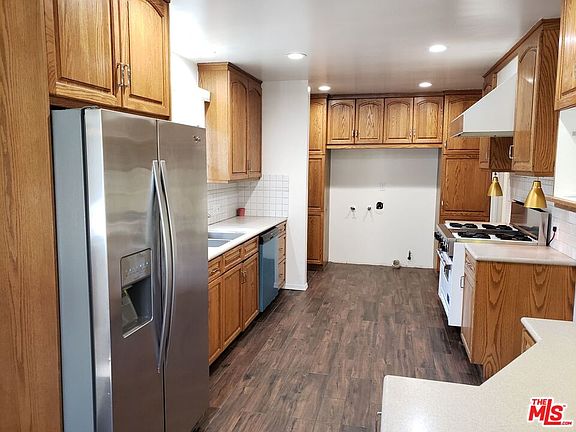4th image of 323 S La Peer Dr