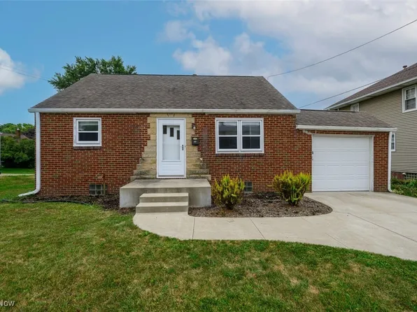 706 E Maple St, North Canton, OH 44720