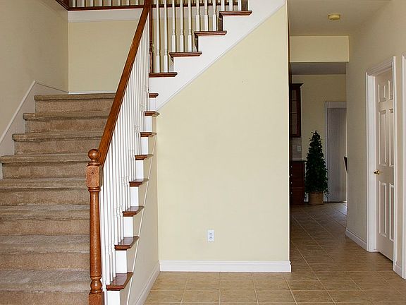 3rd image of 48304 Binghampton Dr