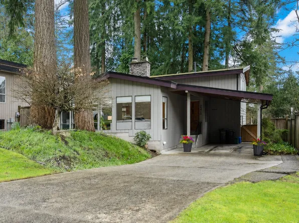 2376 King Albert Ave, Coquitlam, BC V3J 7E4