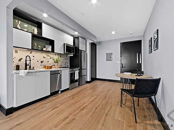 5th image of 828 New York Ave #6B