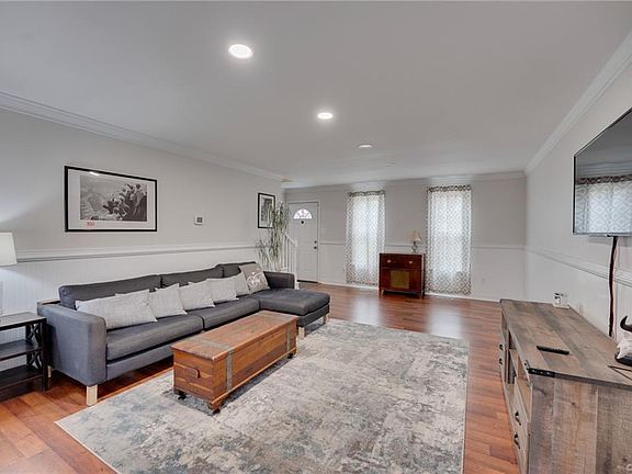 4th image of 10325 Dakins Dr