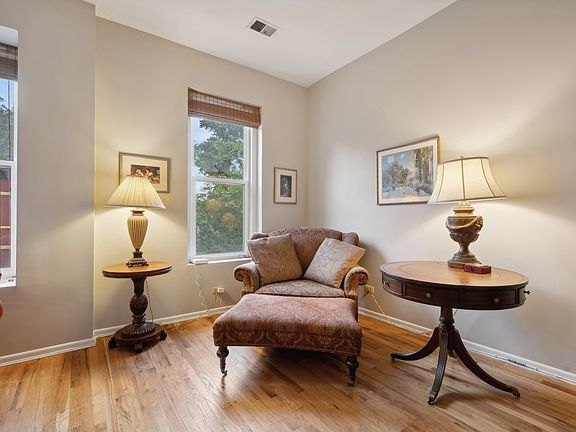 4th image of 1901 N Bissell St #301