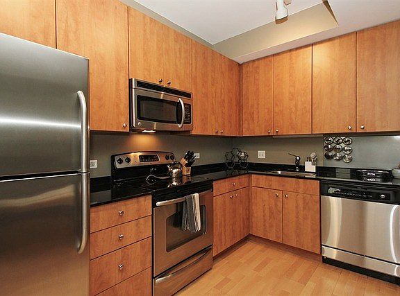 4th image of 565 W Quincy St Unit 812