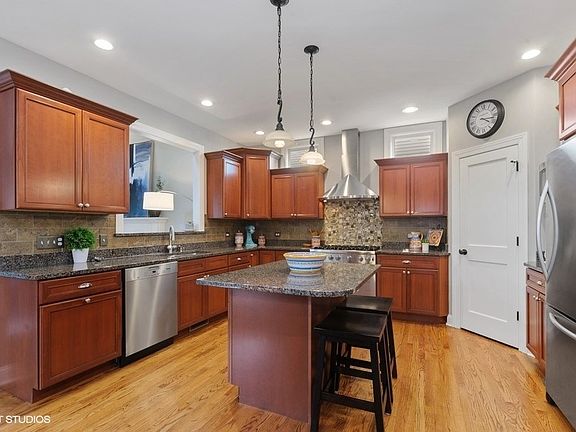 4th image of 817 N Mitchell Ave