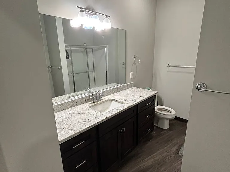 302 E Clark St — Photo 12