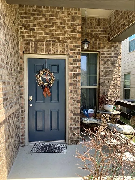 3 bed, 2.5 bath, 1819 sqft, $2,499 — Photo 3