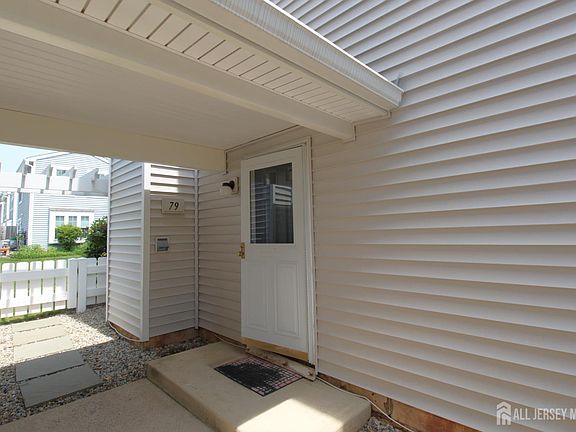 4th image of 79 Almond Dr
