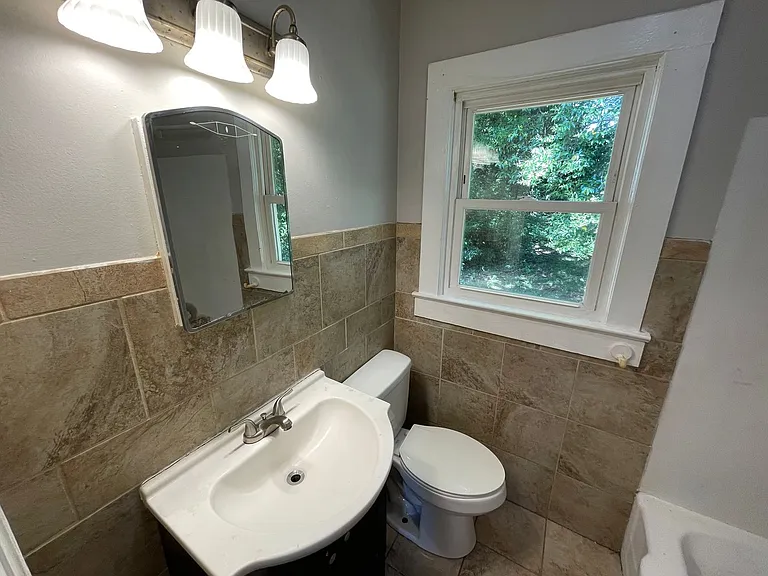 825 Churchill Dr — Photo 8