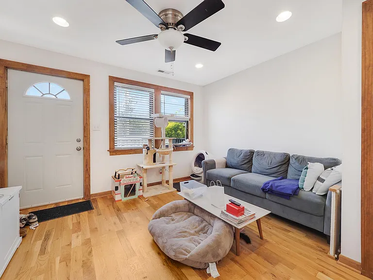 1148 W Belmont Ave #3 — Photo 5