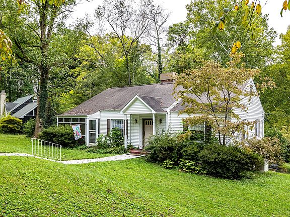 3rd image of 301 Mayflower Dr