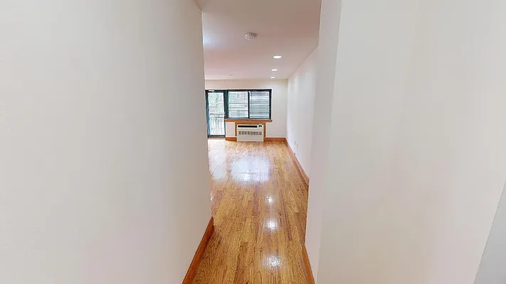 Rented by Metro Garden Realty NYC | media 9