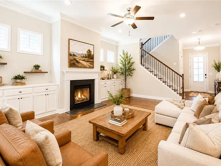 165 Mansfield Dr — Photo 4