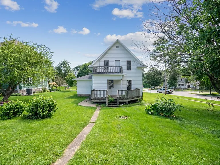 1721 Clay St — Photo 2