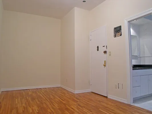 Rented by Peter Ashe | media 7