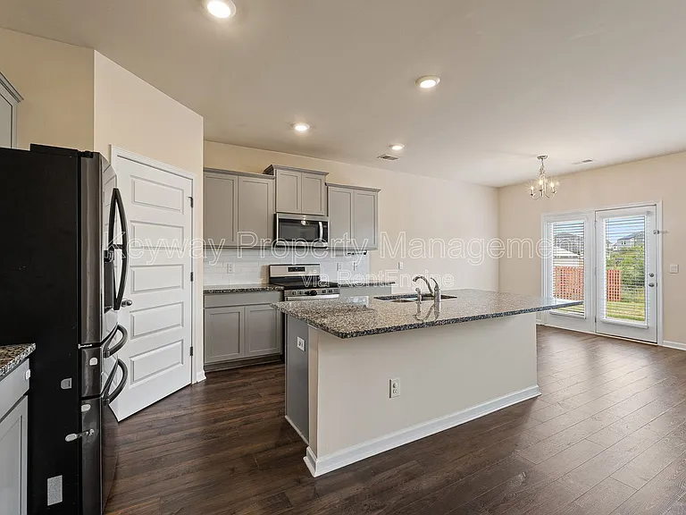 3262 Carmine Ave — Photo 8