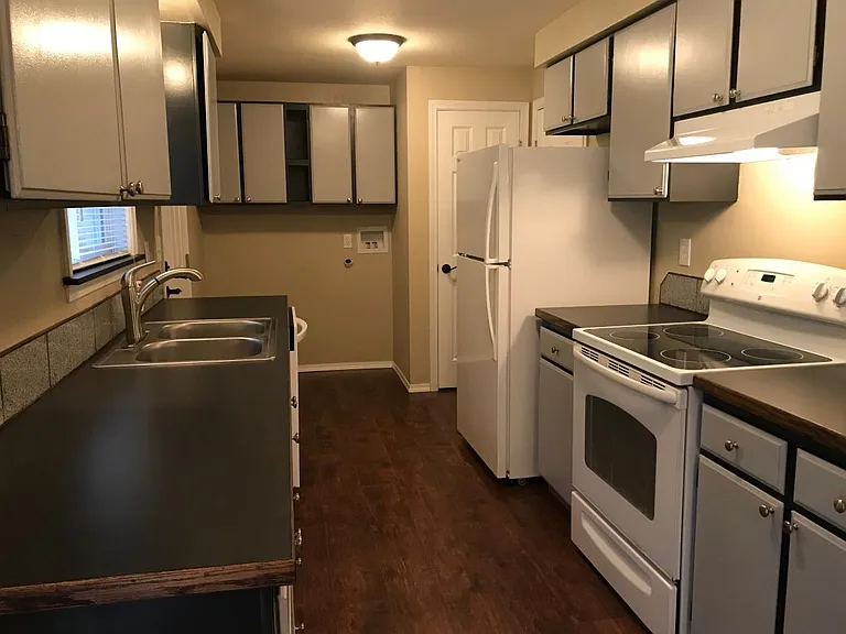 7612 Henderson Blvd SE — Photo 2