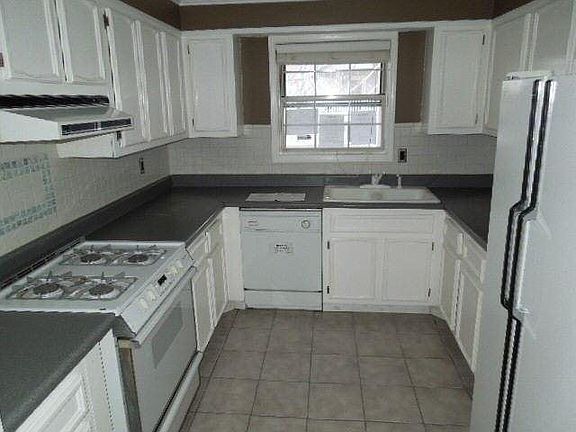 4th image of 609 Countryside Ln SE