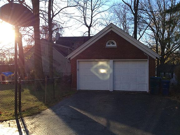 3rd image of 220 S 21st St