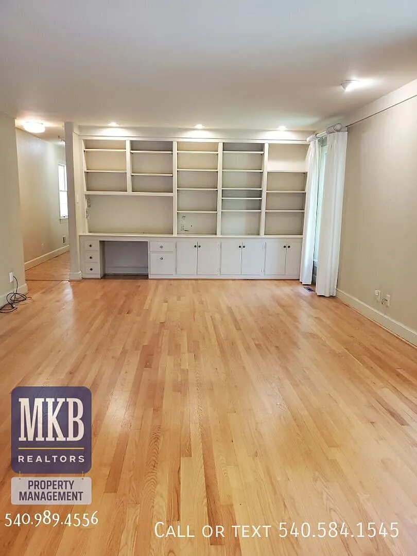 Wonderful home in Hunting Hills Community in South Roanoke County — Photo 4