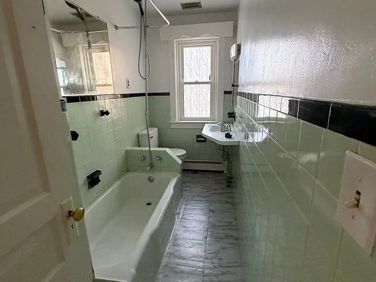 1432 Monroe St — Photo 8