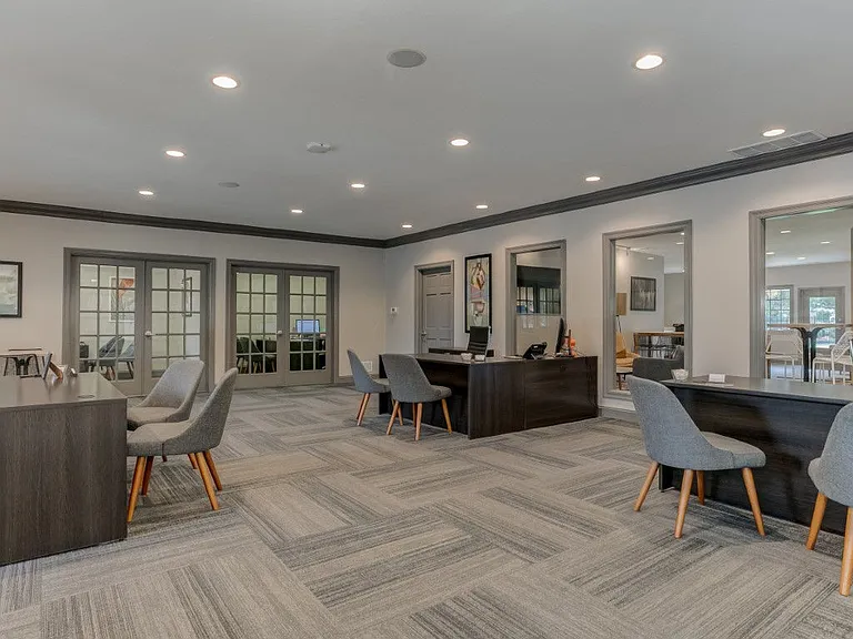 Carlyle Apartments — Photo 38