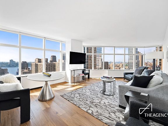 2nd image of 160 W 66th St APT 28B
