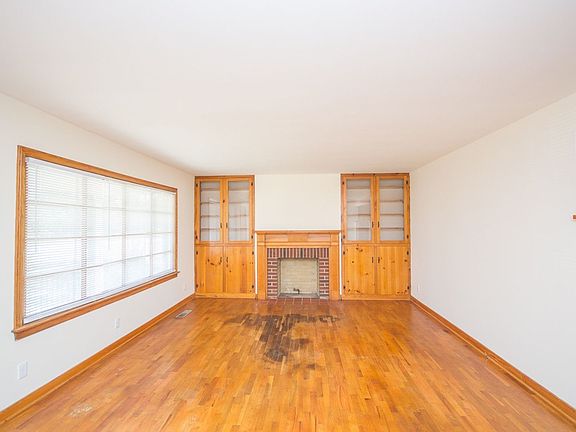 4th image of 707 Hine St N