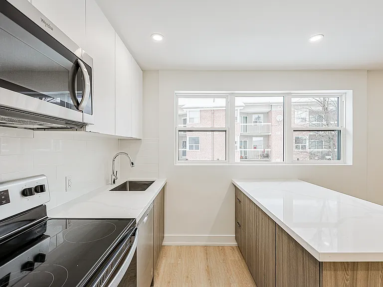 100 Liberty St N #10B — Photo 13