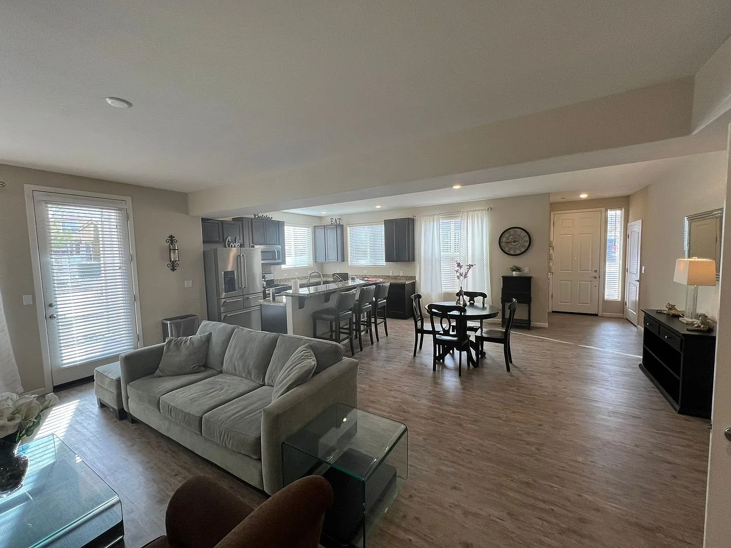 Gorgeous 2 Bed/2 Bath Townhome with Attached Garage Near Los Altos Parkway! — Photo 3