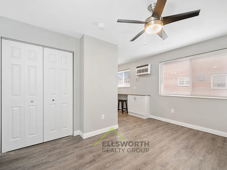 2216 Lawn Ave #9 — Photo 2
