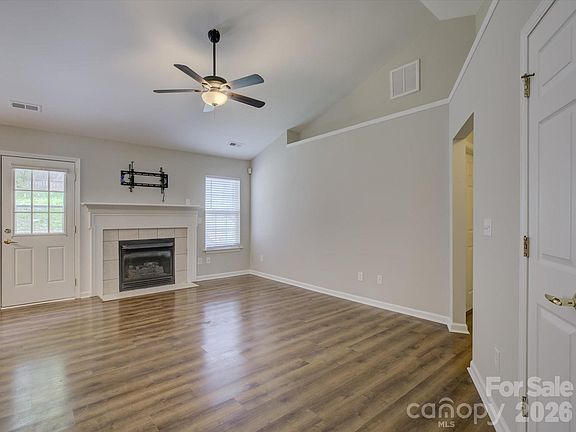 3rd image of 1530 Hollythorne Dr