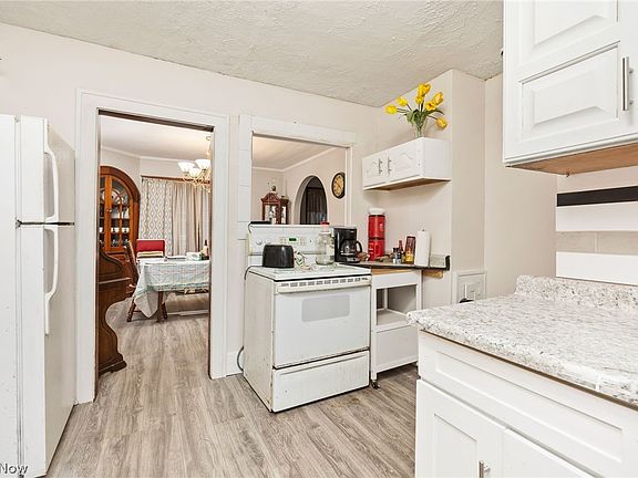 4th image of 322 Lindale Ave
