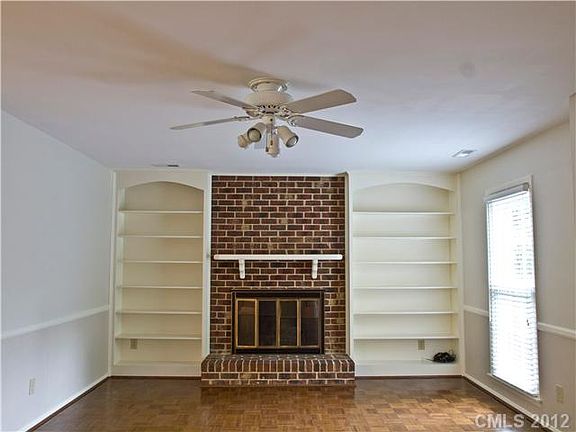 3rd image of 811 Old Pine Ln