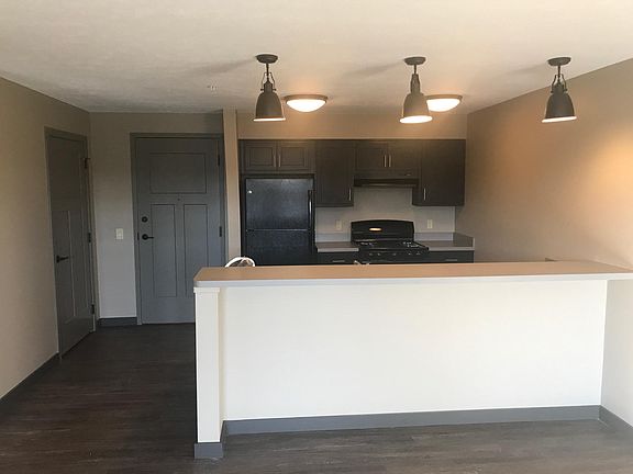 3rd image of 931 E Market St APT 216