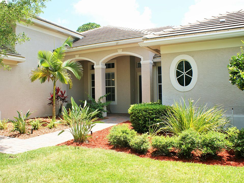 Beautiful, spacious yard