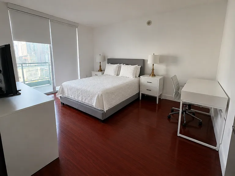 90 SW 3rd St #2302 — Photo 9