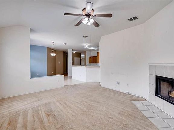 4th image of 1031 Cove Hollow Dr
