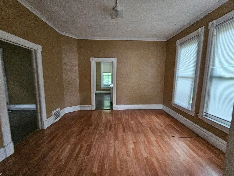 1812 NE Monroe St — Photo 5