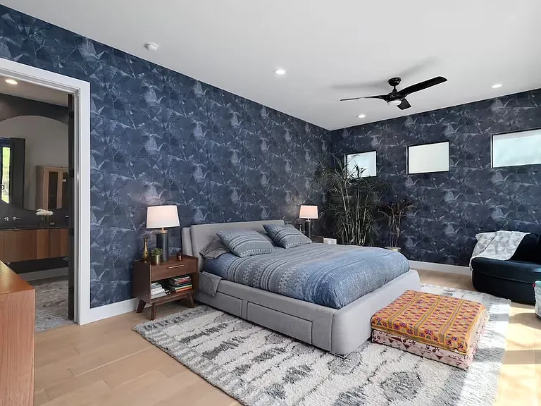 2403 E 14th St #1 — Photo 7